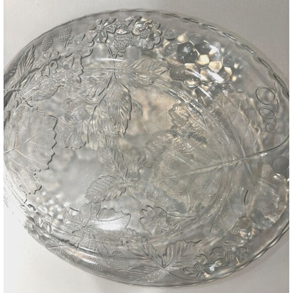 Vintage Oval Glass Serving Platter – Grape & Leaf Pattern – 18"x13.5" – Elegant - Picture 9 of 10